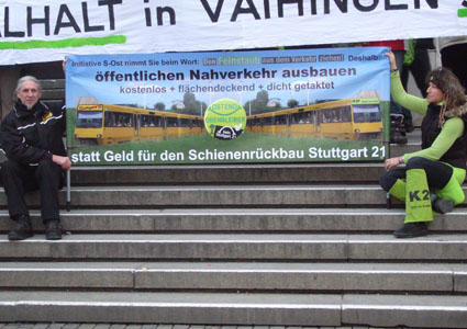 Banner zur Forderungsübergabe an OB Kuhn